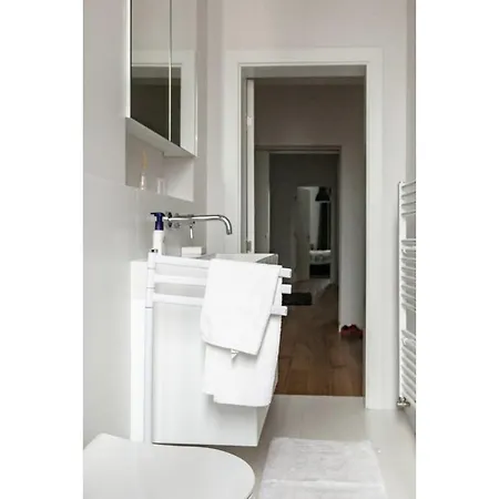 Appartamento Elegant Getaway Near Iconic Eagles' Bridge