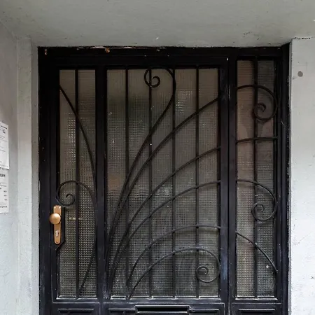 Elegant Getaway Near Iconic Eagles' Bridge Apartament Sofia