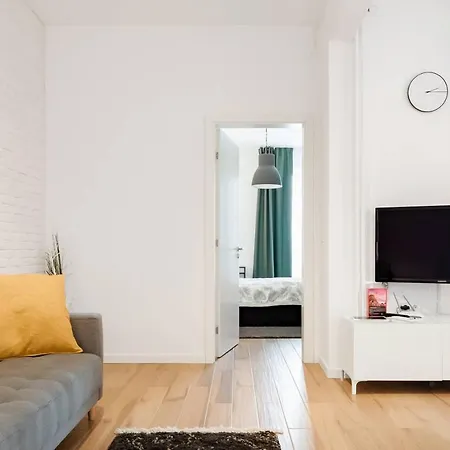 Elegant Getaway Near Iconic Eagles' Bridge