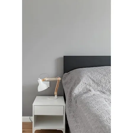Apartament Elegant Getaway Near Iconic Eagles' Bridge