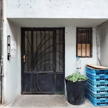 Elegant Getaway Near Iconic Eagles' Bridge *